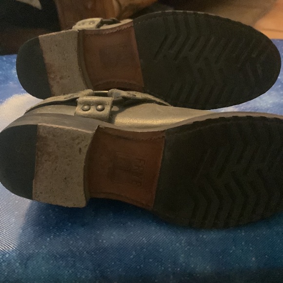 Frye Harness boots! Gently worn, stylish grey. Excellent condition! - Picture 3 of 4